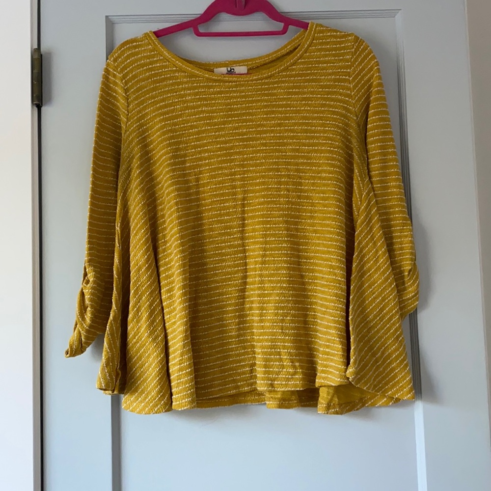 Mustard yellow flowy top